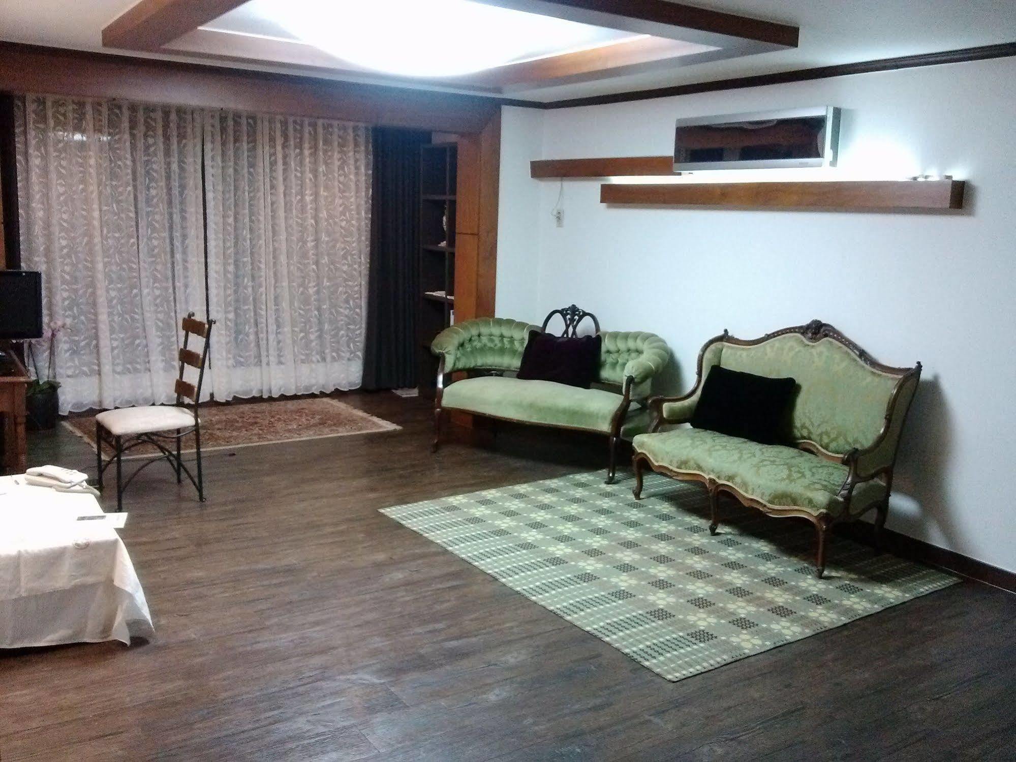 K Star Road Guesthouse - Hostel Seoul Exteriör bild