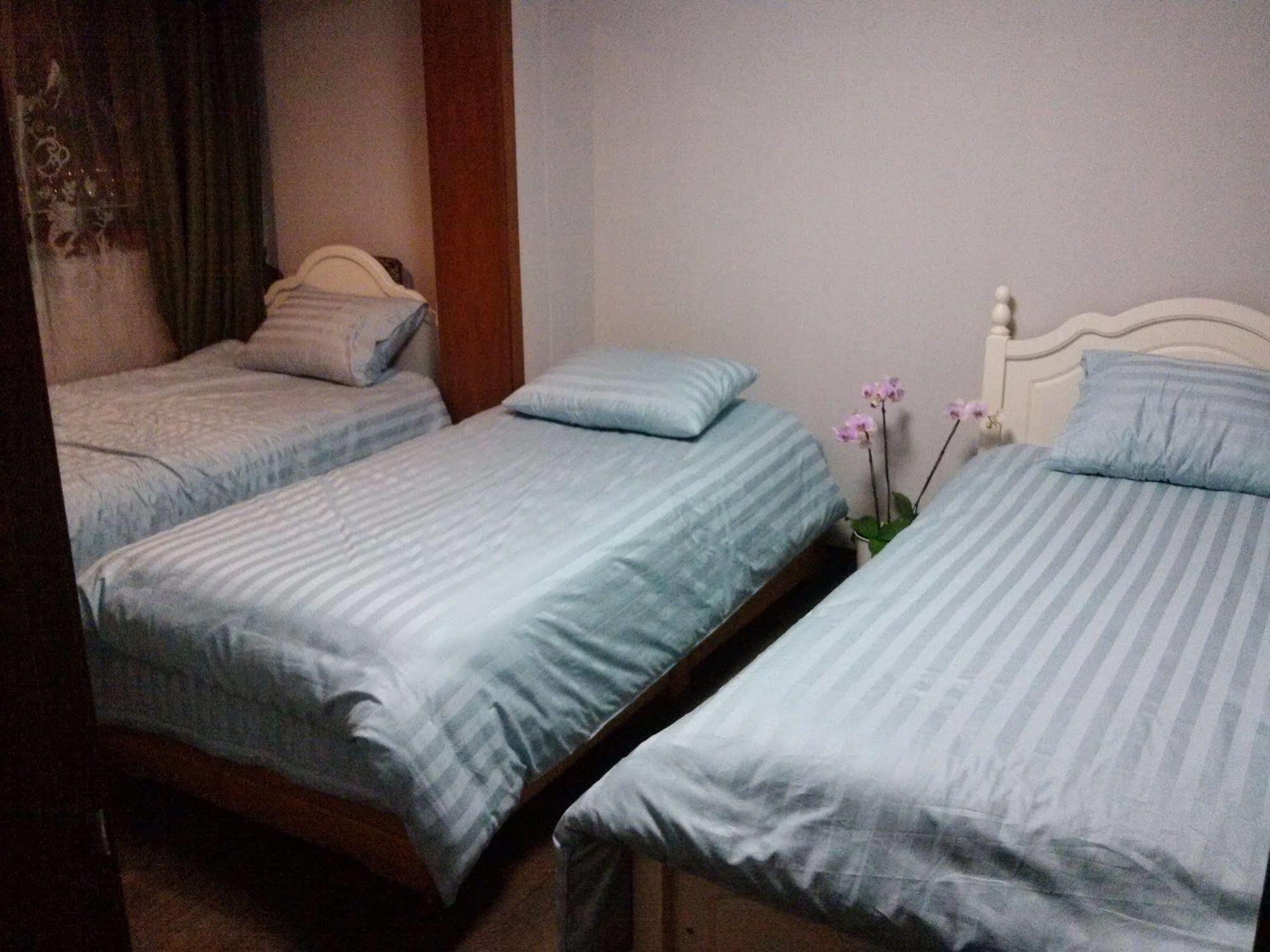 K Star Road Guesthouse - Hostel Seoul Exteriör bild