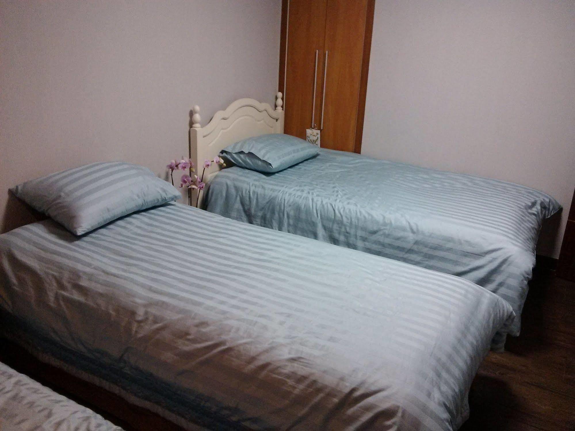K Star Road Guesthouse - Hostel Seoul Exteriör bild