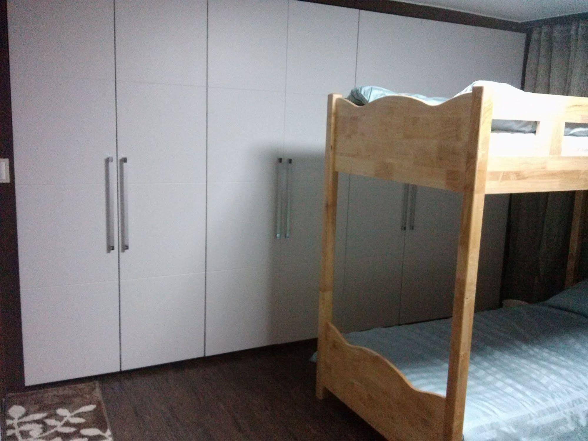 K Star Road Guesthouse - Hostel Seoul Exteriör bild