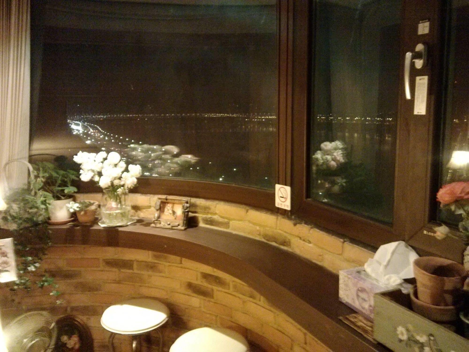 K Star Road Guesthouse - Hostel Seoul Exteriör bild